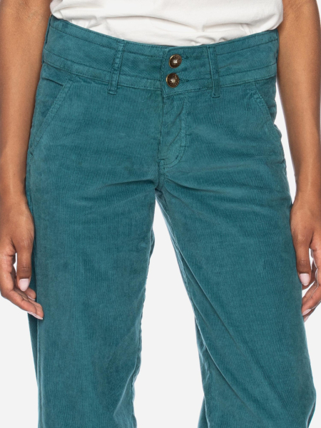 Cordhose in dunklem Türkis